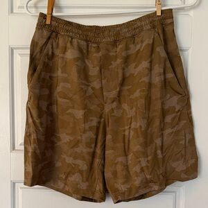 lululemon athletica Men's Brown Camouflage Athletic Shorts